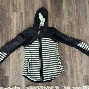 Lululemon running/wind breaker with hood. Size 8